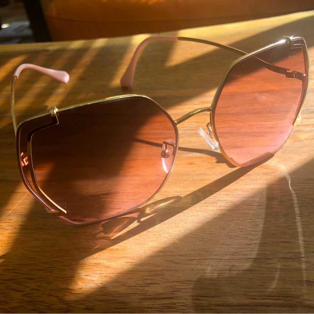 Cute on-trend rosy sunglasses